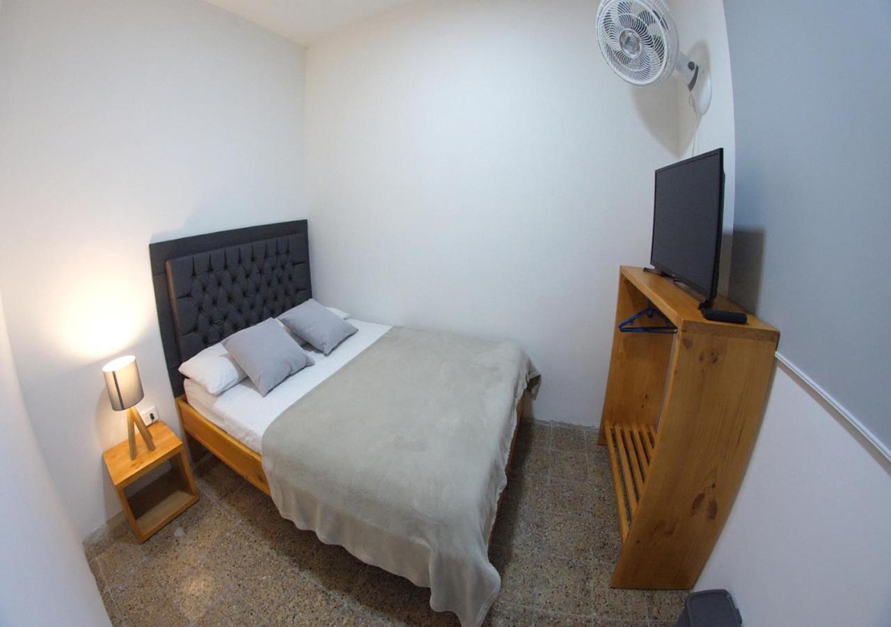 Charlie Palace Hostel Medellín Oda fotoğraf